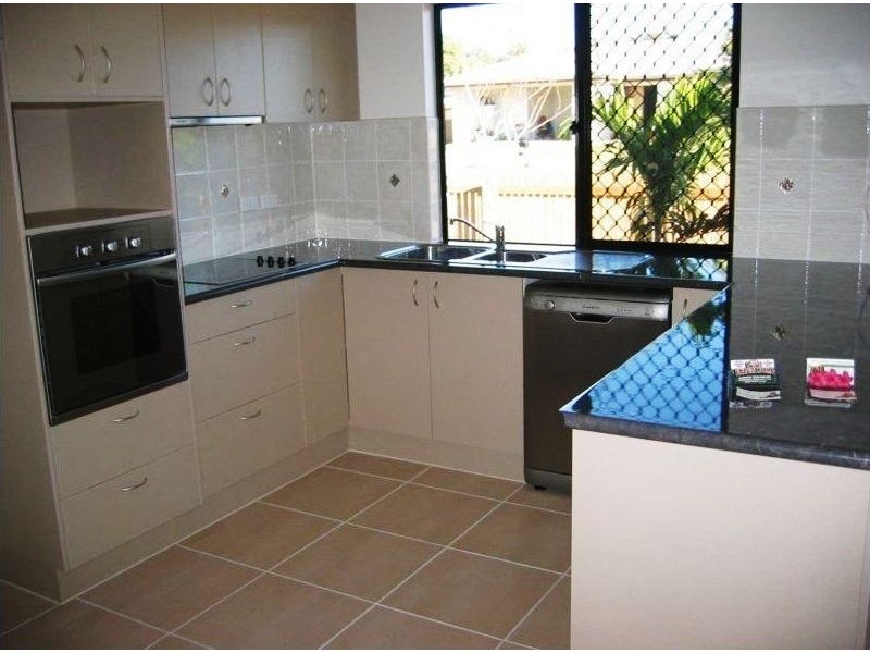 24 Eva Parade, Glenella QLD 4740