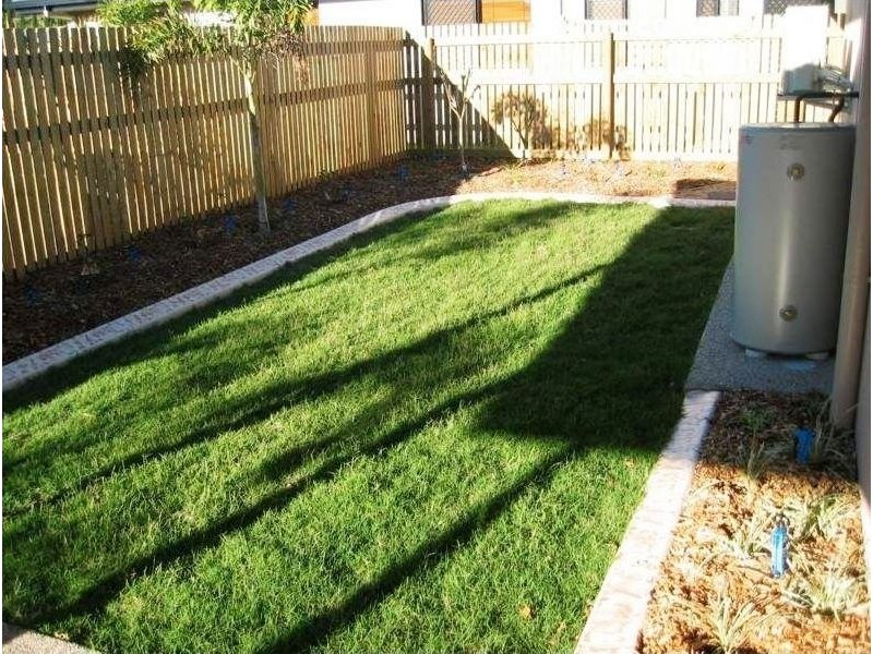 24 Eva Parade, Glenella QLD 4740