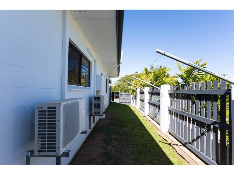 2 Kinnon Street, Glenella QLD 4740