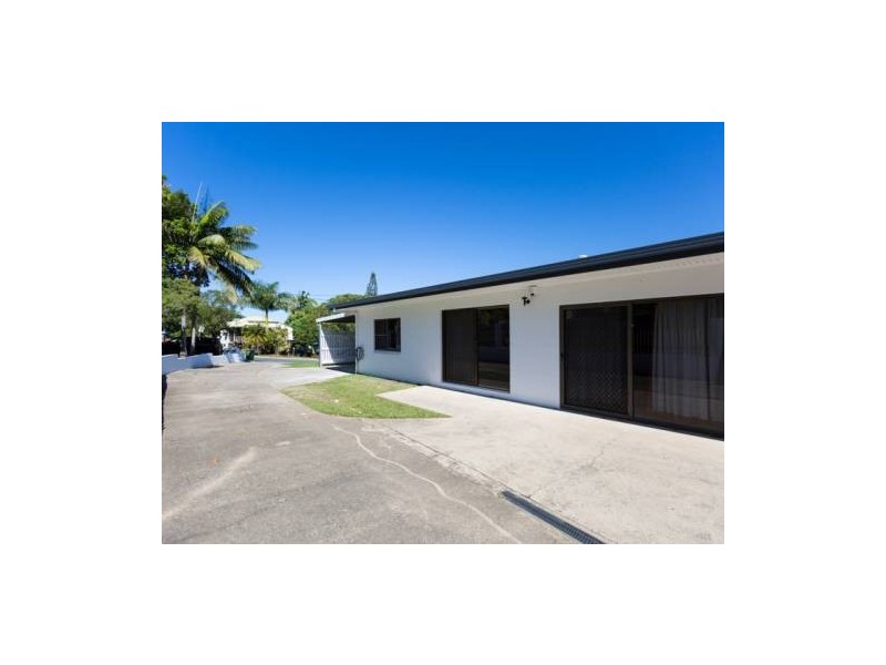 2 Kinnon Street, Glenella QLD 4740