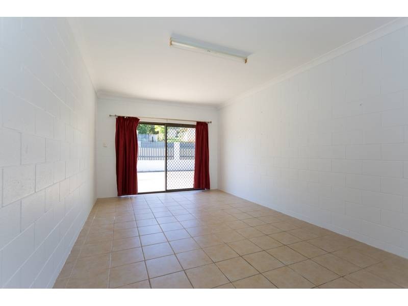 2 Kinnon Street, Glenella QLD 4740