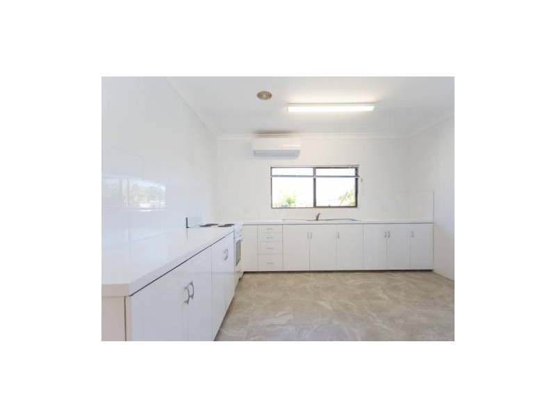 2 Kinnon Street, Glenella QLD 4740