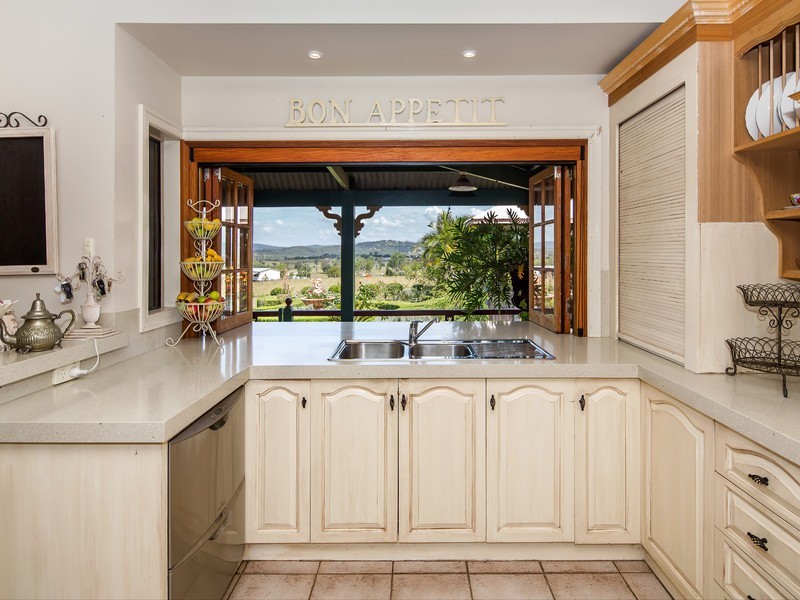 114 Zischke Road, Hatton Vale QLD 4341