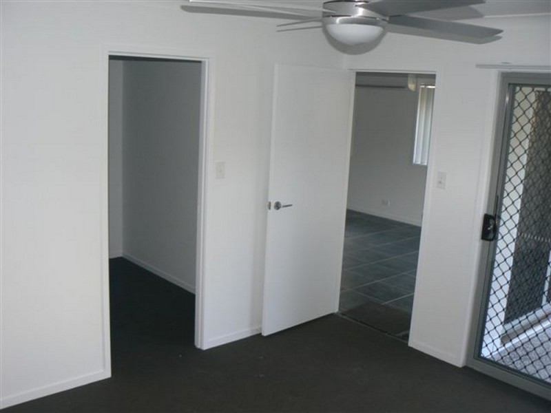 2/3 Mark Winter Court, Bellbird Park QLD 4300