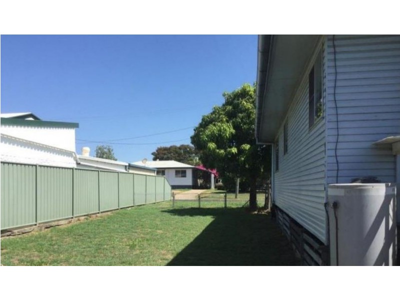 19 Ironbark Street, Blackwater QLD 4717