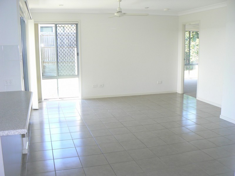 8 Lucy Street, Marsden QLD 4132