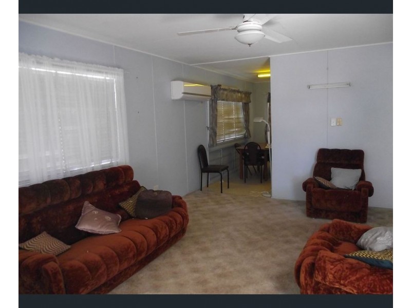 17 Hutton Street, Taroom QLD 4420