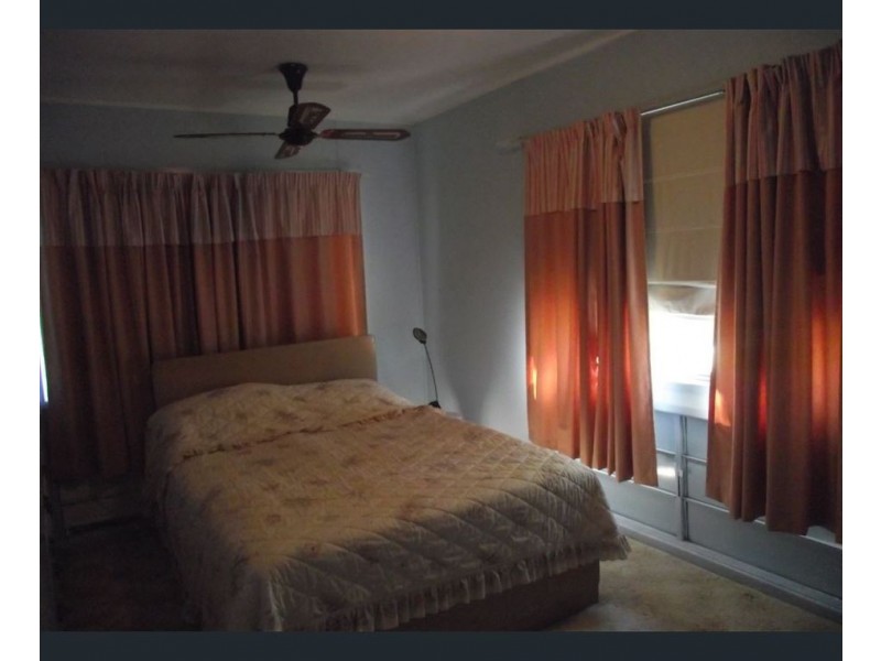 17 Hutton Street, Taroom QLD 4420