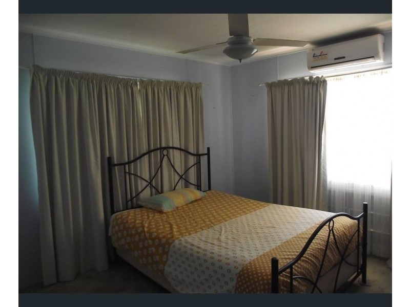 17 Hutton Street, Taroom QLD 4420