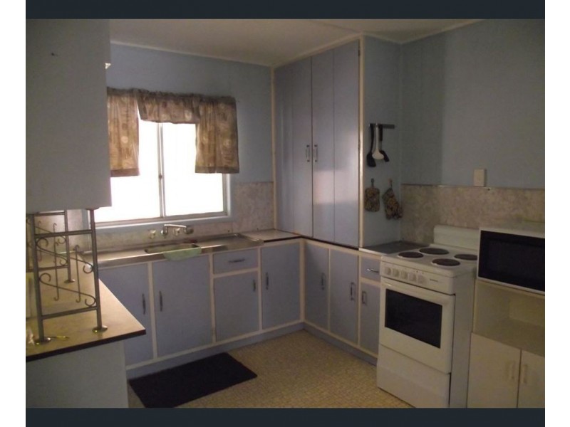 17 Hutton Street, Taroom QLD 4420