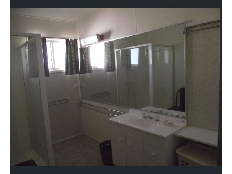 17 Hutton Street, Taroom QLD 4420