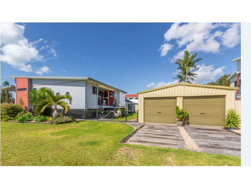 61 Esplanade, Godwin Beach QLD 4511