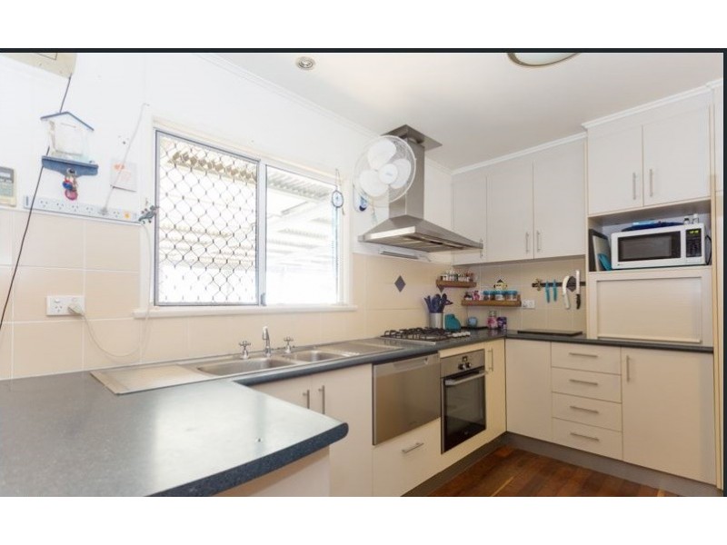 4 Hill End Road, Glenella QLD 4740