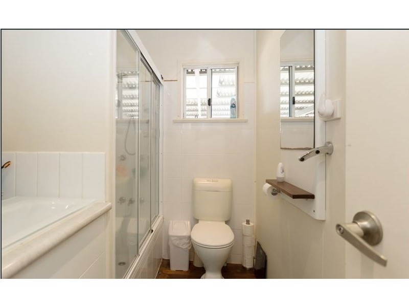 4 Hill End Road, Glenella QLD 4740