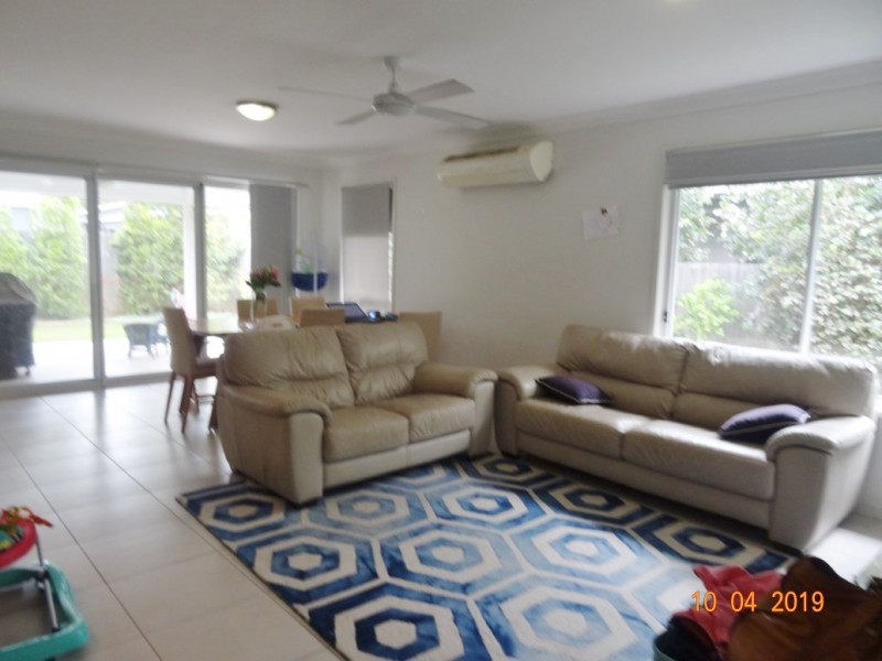 5 Woodgate Street, Oxley QLD 4075