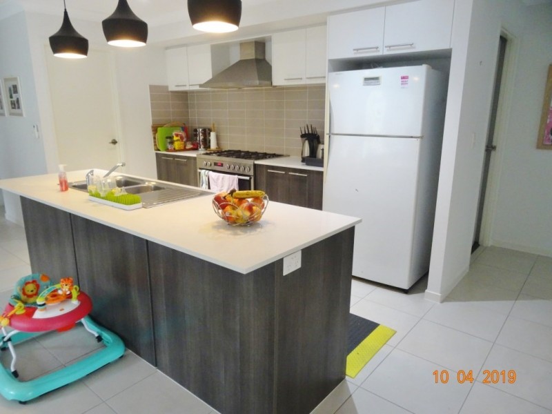 5 Woodgate Street, Oxley QLD 4075