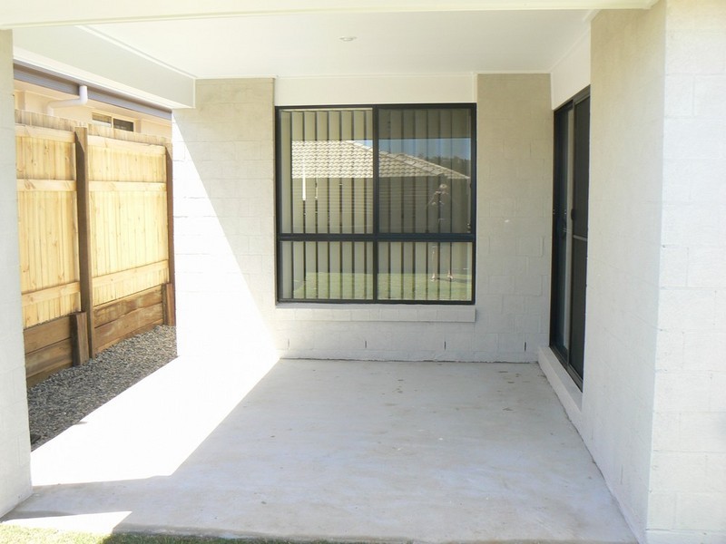 17 Hallvard Crescent, Augustine Heights QLD 4300