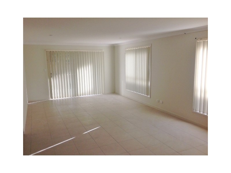 5A Cardena Drive, Augustine Heights QLD 4300