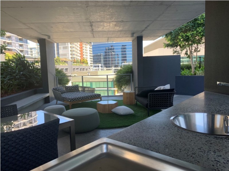 409/30 Festival Place, Newstead QLD 4006