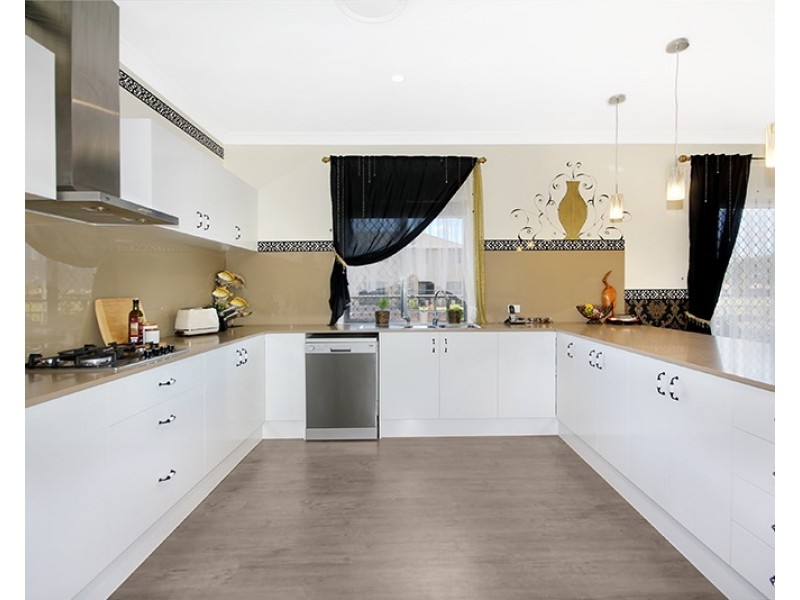 27 Lake Breeze Drive, Windaroo QLD 4207
