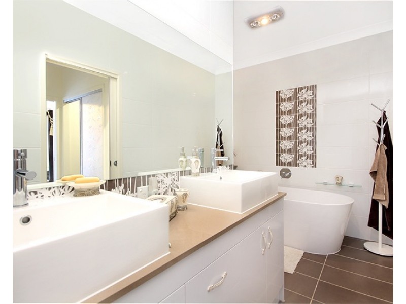 27 Lake Breeze Drive, Windaroo QLD 4207