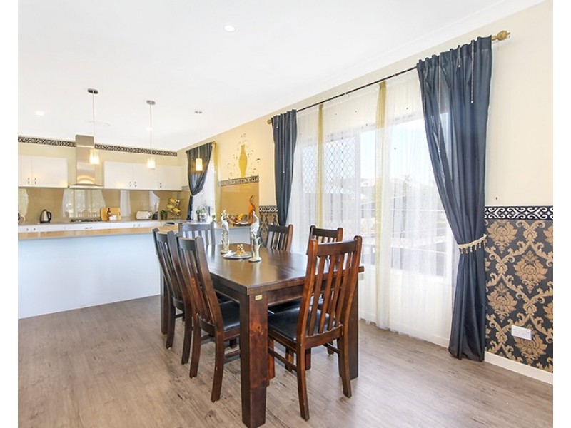 27 Lake Breeze Drive, Windaroo QLD 4207