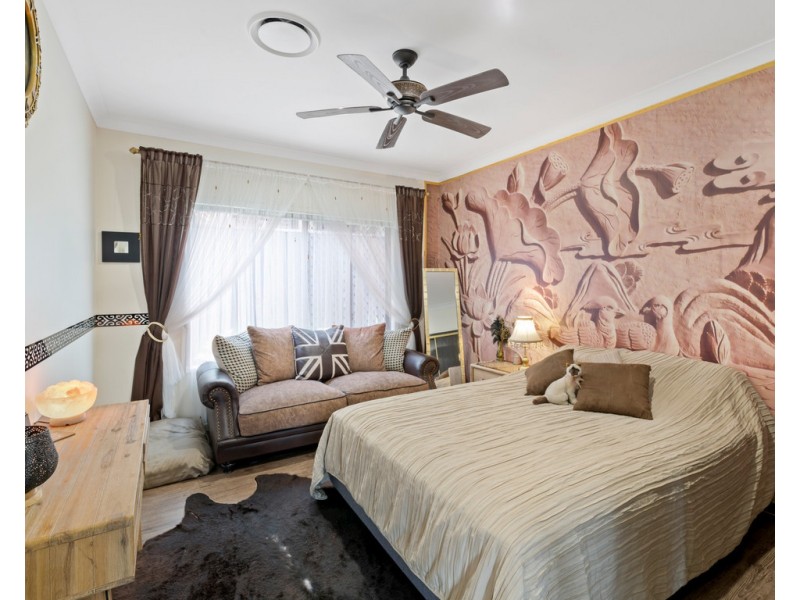 27 Lake Breeze Drive, Windaroo QLD 4207