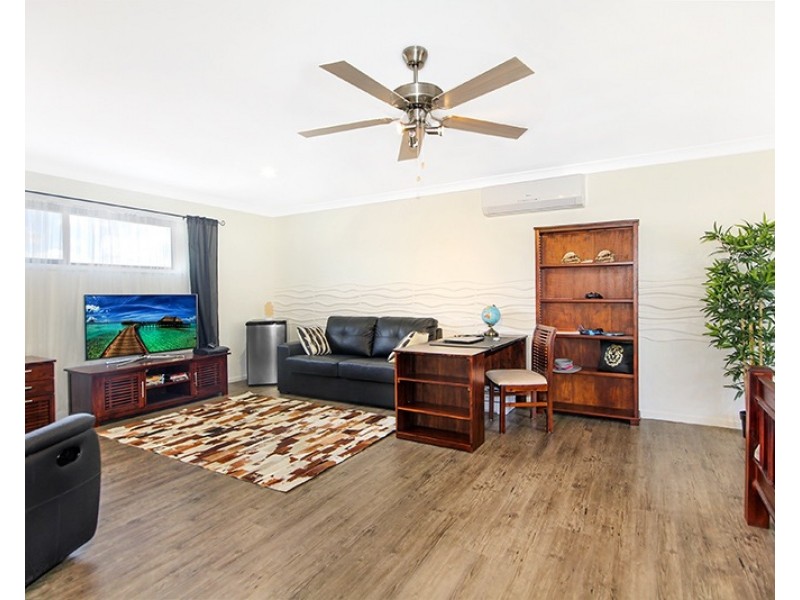 27 Lake Breeze Drive, Windaroo QLD 4207