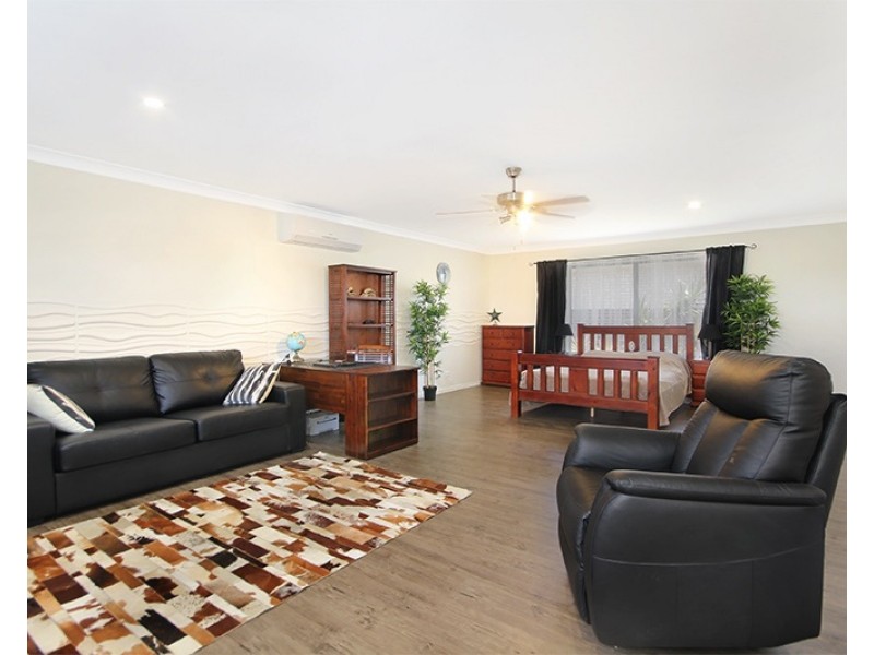 27 Lake Breeze Drive, Windaroo QLD 4207
