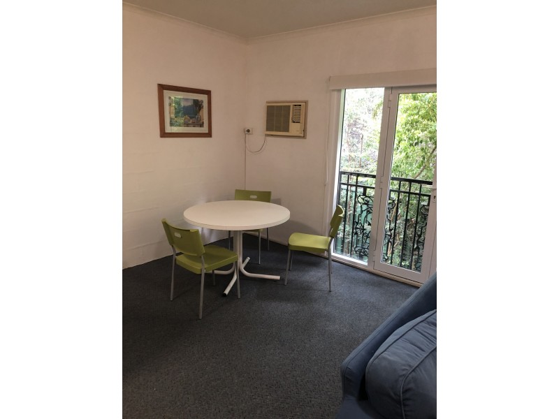 3 Whitmore St, Taringa QLD 4068