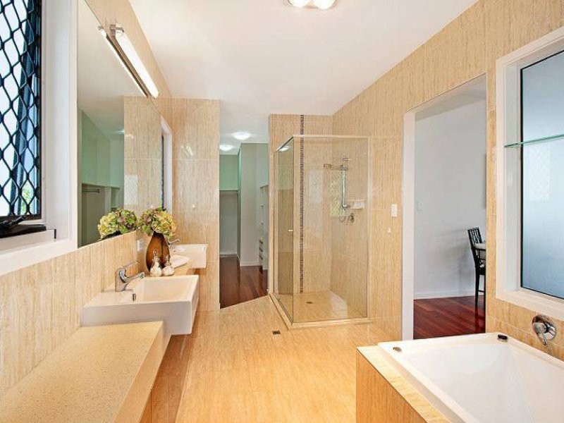 7 Doyle Street, Coorparoo QLD 4151