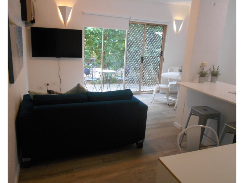 3 Whitmore St, Taringa QLD 4068