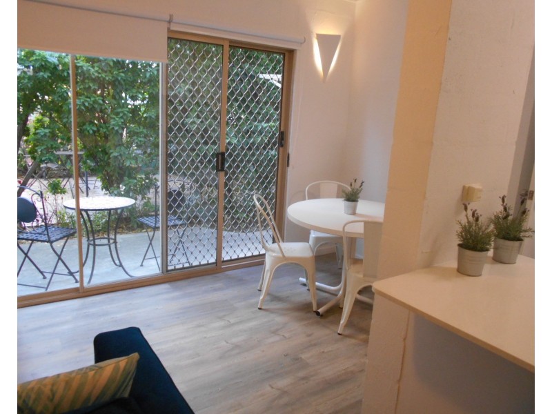 3 Whitmore St, Taringa QLD 4068