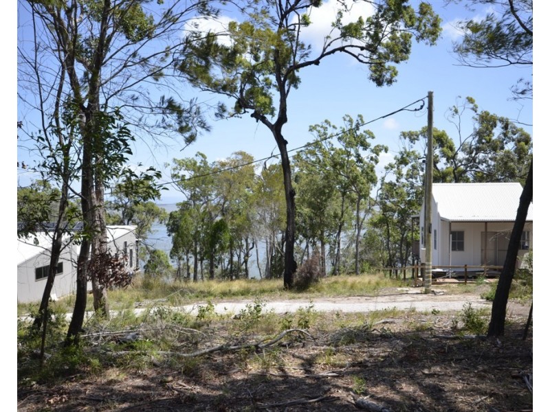 4 Cliff Terrace, Macleay Island QLD 4184