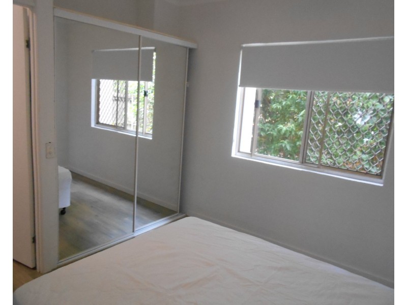 3 Whitmore St, Taringa QLD 4068