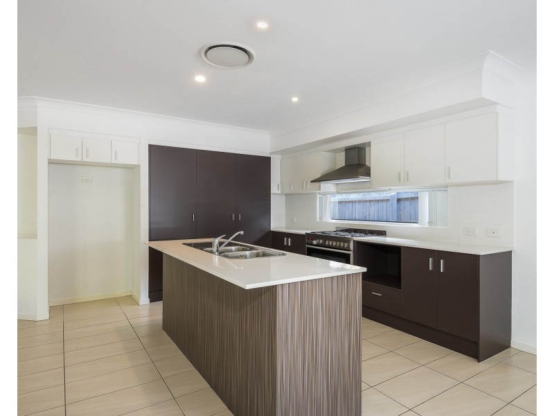11 Valentine Circuit, Augustine Heights QLD 4300