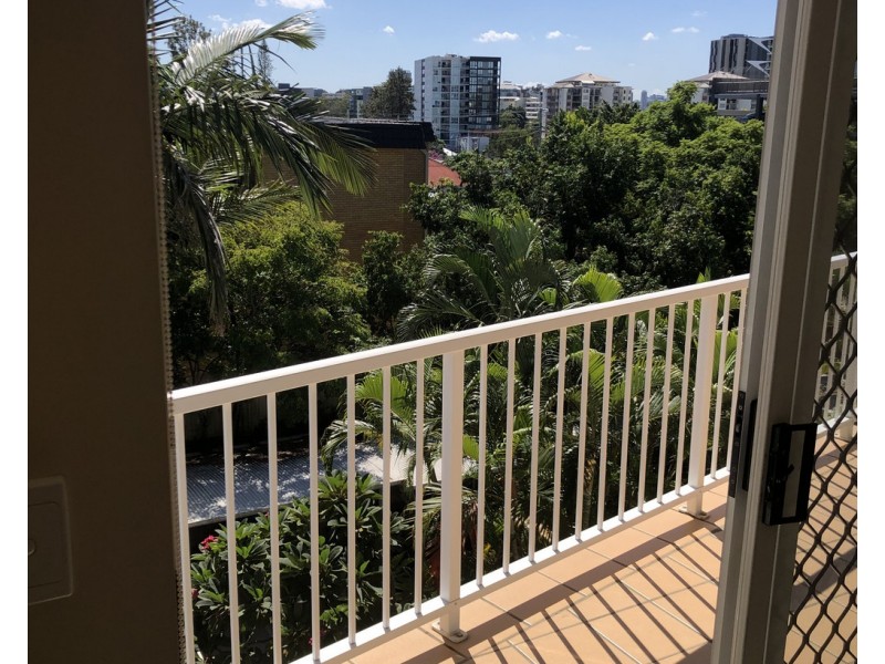 38 Lissner St, Toowong QLD 4066