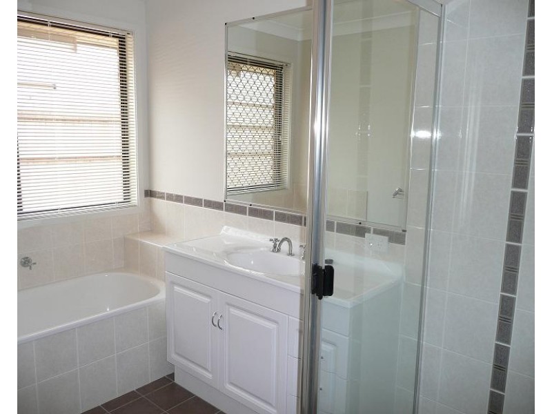 4 Fig Tree Place, Wakerley QLD 4154