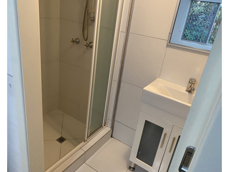 3 Whitmore St, Taringa QLD 4068