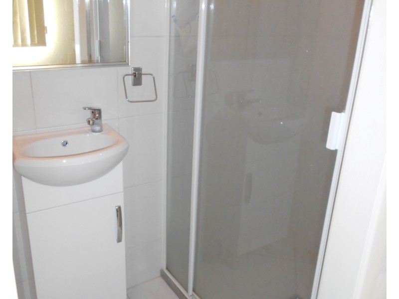 3 Whitmore St, Taringa QLD 4068