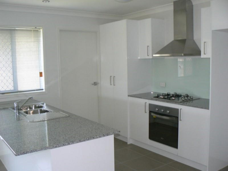 27 Bluejay Circuit, Morayfield QLD 4506