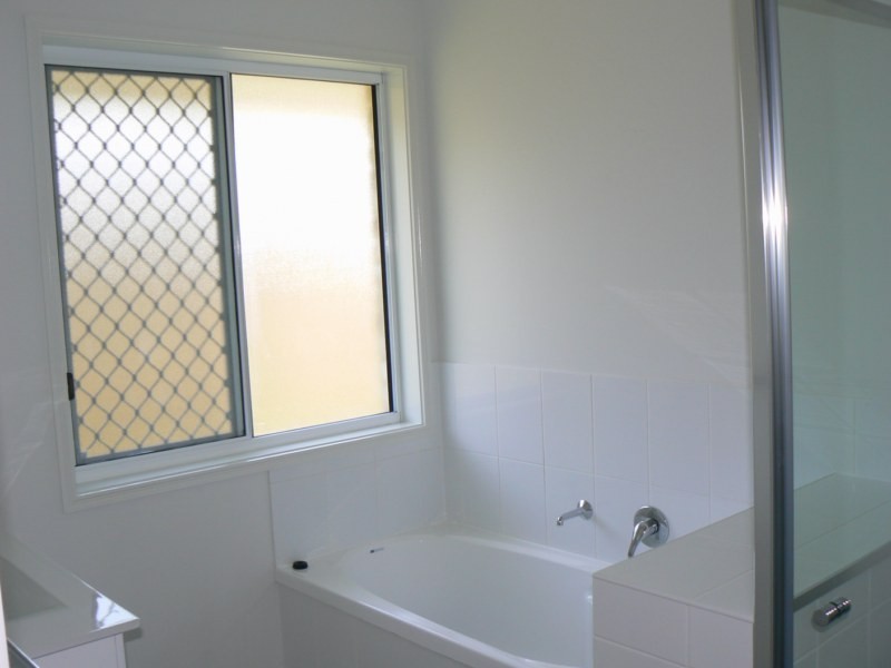 27 Bluejay Circuit, Morayfield QLD 4506