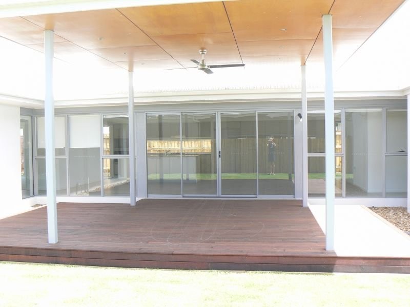 24 Macquarie Street, Wakerley QLD 4154