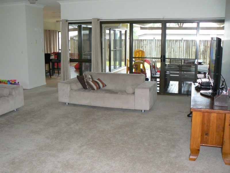 60 Mossvale Drive, Wakerley QLD 4154