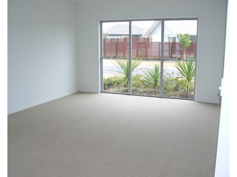 5 Thomson Place, Wakerley QLD 4154