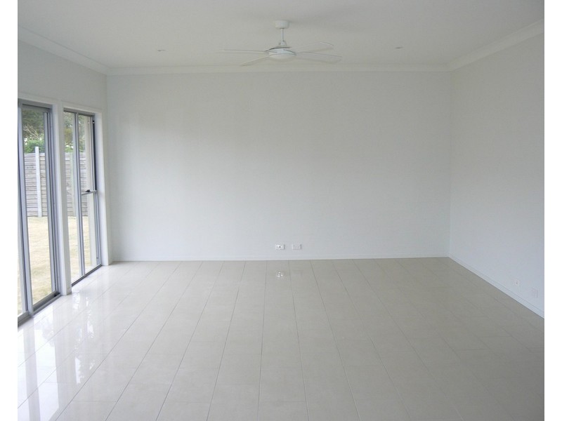 5 Thomson Place, Wakerley QLD 4154