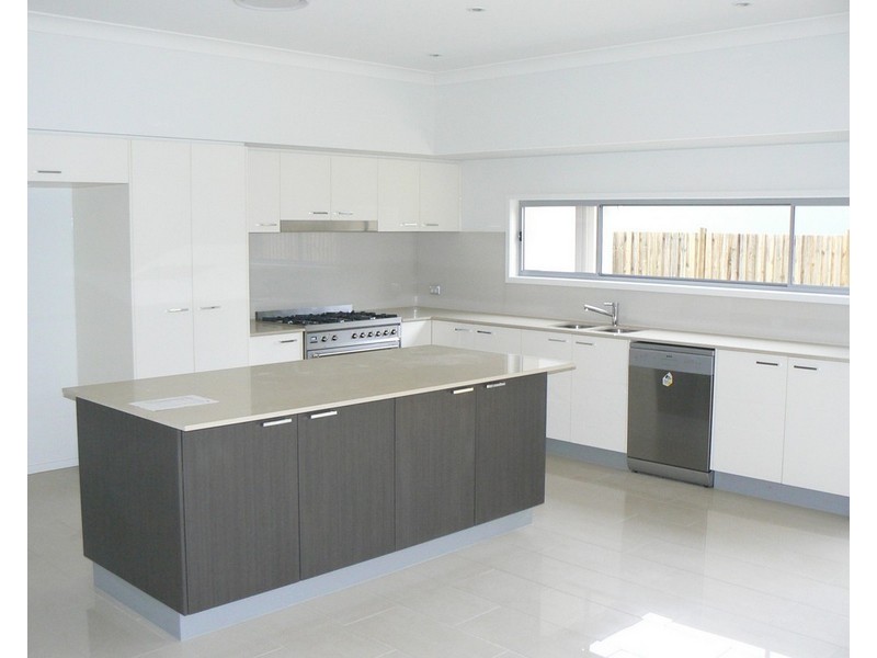 5 Thomson Place, Wakerley QLD 4154