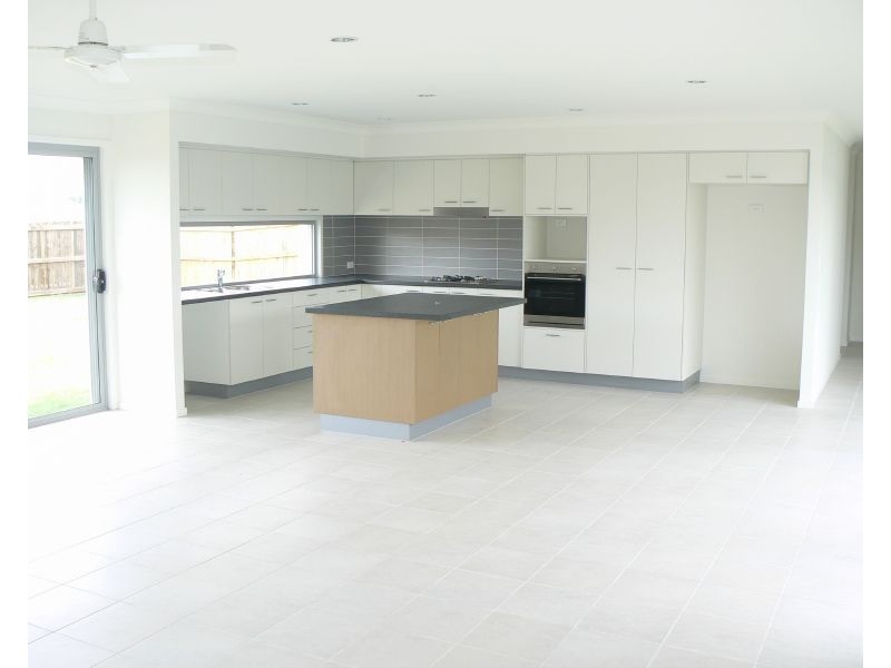 16 Silky Oak Avenue, Moggill QLD 4070