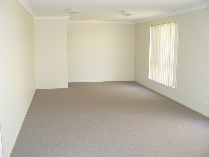 17 Hallvard Crescent, Augustine Heights QLD 4300