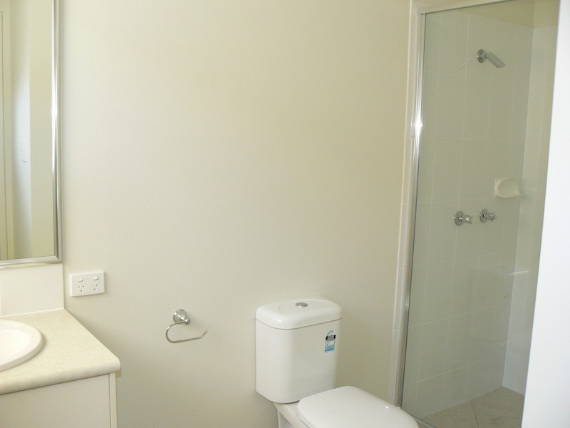 17 Hallvard Crescent, Augustine Heights QLD 4300